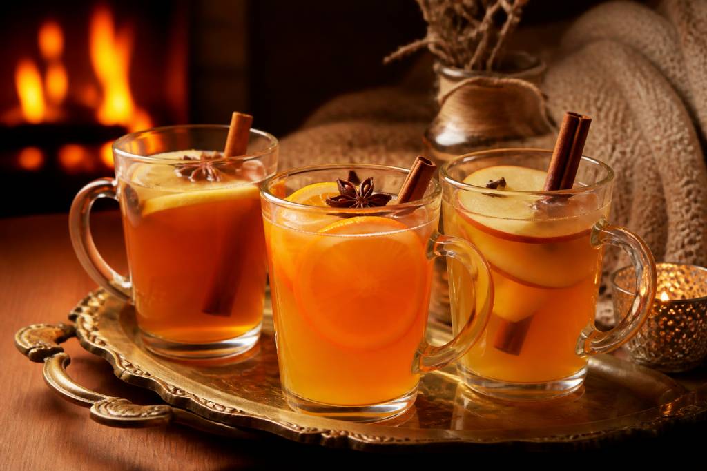 Alcoholic hot drink recipes for cozy evenings and festive gatherings